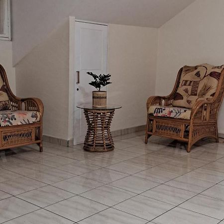Logement Spacieux Deux Pieces A Baie Mahault Exterior foto