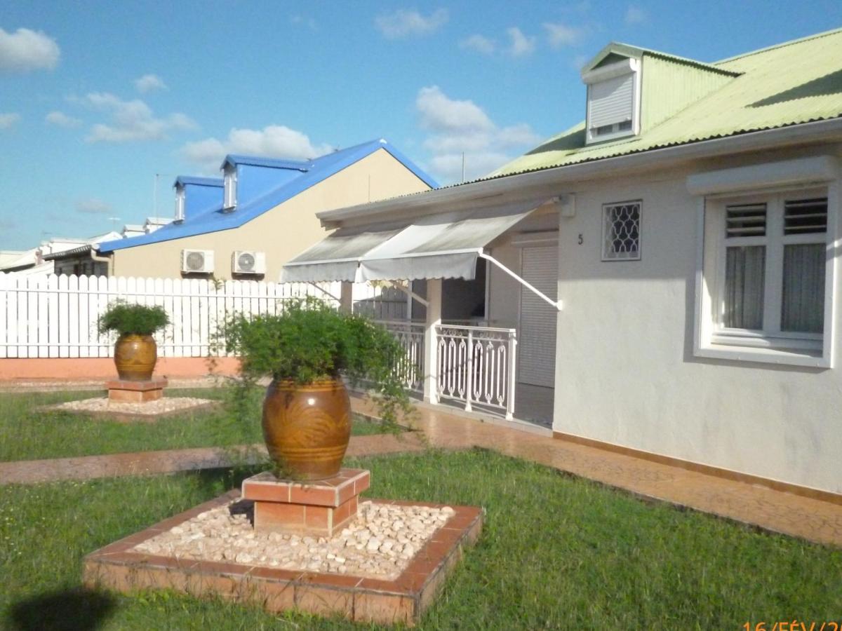 Logement Spacieux Deux Pieces A Baie Mahault Exterior foto