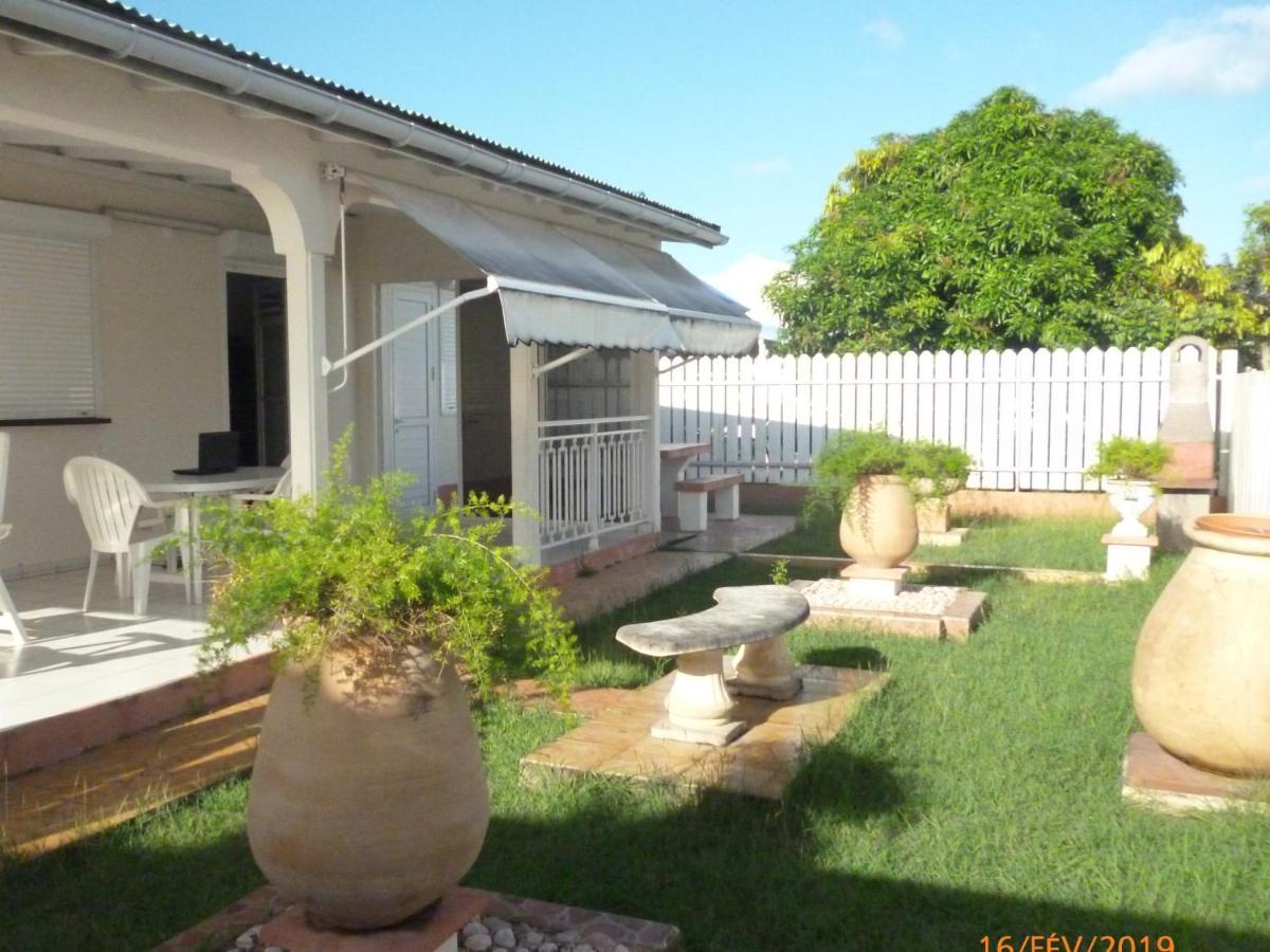 Logement Spacieux Deux Pieces A Baie Mahault Exterior foto