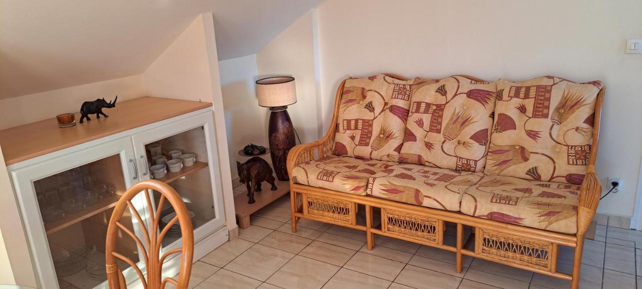 Logement Spacieux Deux Pieces A Baie Mahault Exterior foto