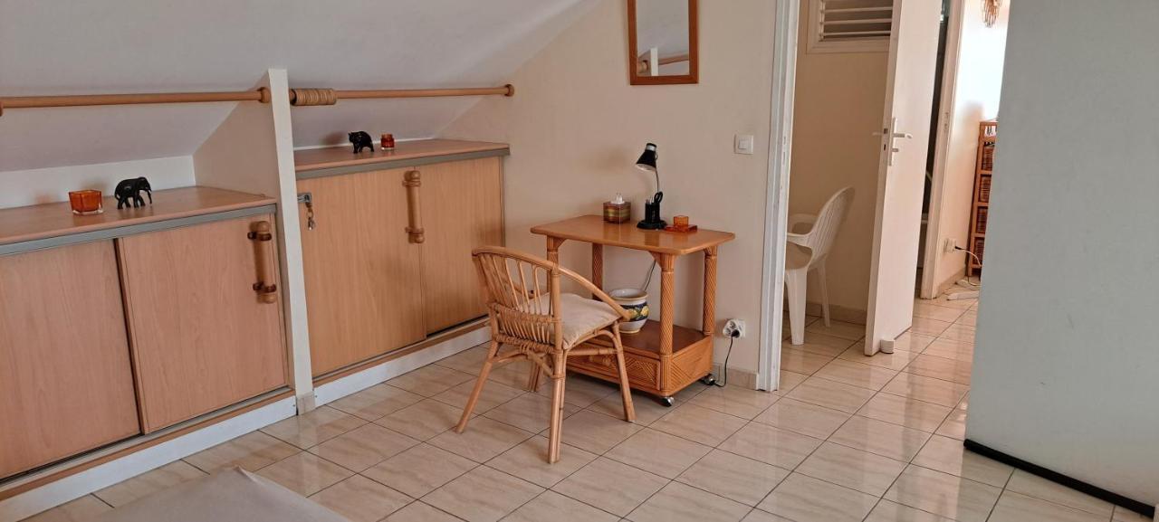 Logement Spacieux Deux Pieces A Baie Mahault Exterior foto