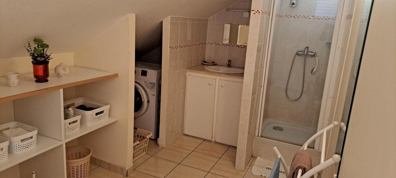 Logement Spacieux Deux Pieces A Baie Mahault Exterior foto